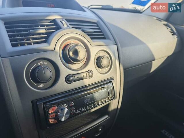 Синій Рено Меган, об'ємом двигуна 1.6 л та пробігом 190 тис. км за 5150 $, фото 16 на Automoto.ua