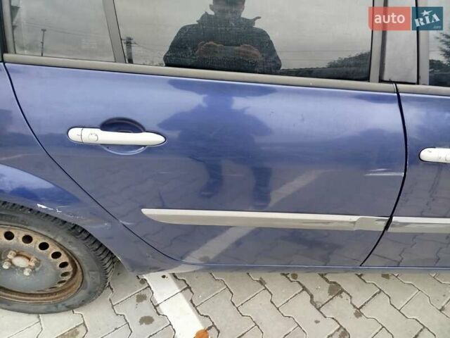 Синий Рено Меган, объемом двигателя 2 л и пробегом 290 тыс. км за 2000 $, фото 2 на Automoto.ua