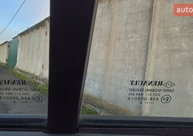 Синий Рено Меган, объемом двигателя 1.6 л и пробегом 205 тыс. км за 3650 $, фото 62 на Automoto.ua