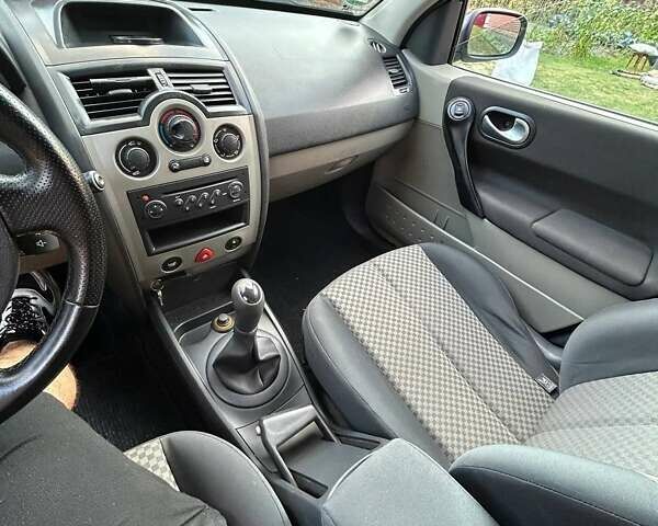 Синій Рено Меган, об'ємом двигуна 1.6 л та пробігом 287 тис. км за 4650 $, фото 7 на Automoto.ua