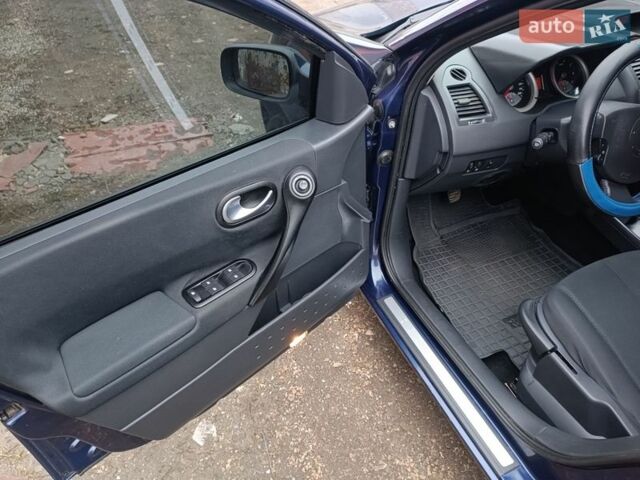 Синий Рено Меган, объемом двигателя 1.6 л и пробегом 210 тыс. км за 4900 $, фото 51 на Automoto.ua