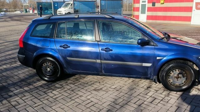 Синий Рено Меган, объемом двигателя 1.6 л и пробегом 322 тыс. км за 4000 $, фото 5 на Automoto.ua