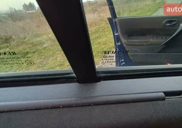 Синий Рено Меган, объемом двигателя 1.6 л и пробегом 205 тыс. км за 3650 $, фото 58 на Automoto.ua