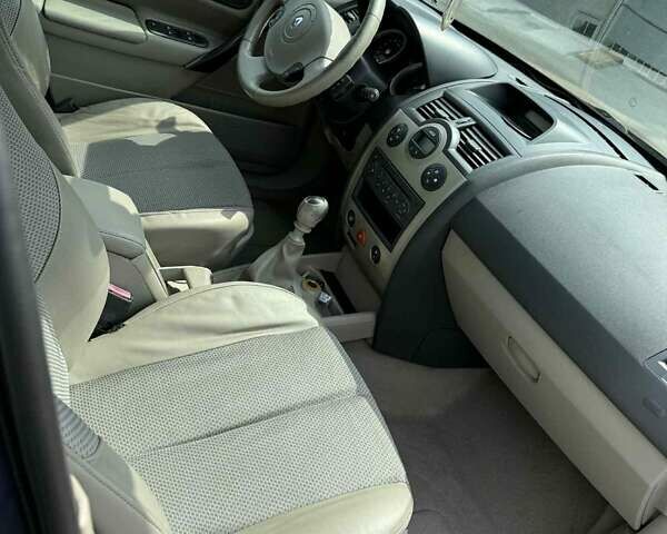 Синий Рено Меган, объемом двигателя 2 л и пробегом 260 тыс. км за 5500 $, фото 3 на Automoto.ua