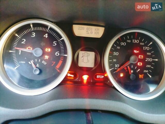 Синій Рено Меган, об'ємом двигуна 2 л та пробігом 223 тис. км за 5600 $, фото 12 на Automoto.ua
