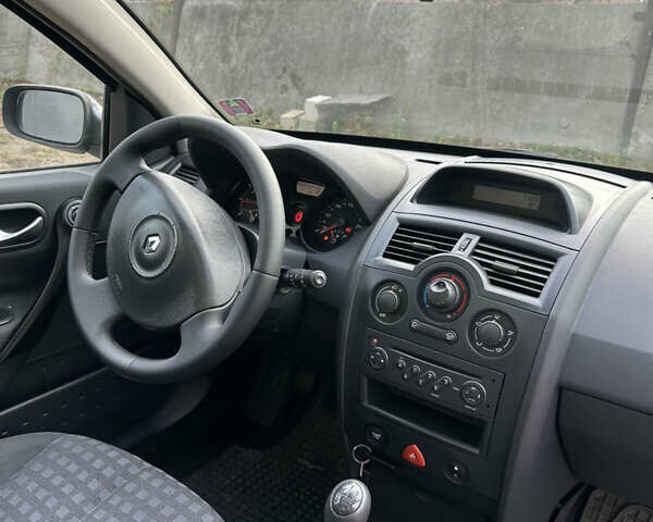 Синий Рено Меган, объемом двигателя 1.6 л и пробегом 213 тыс. км за 5350 $, фото 17 на Automoto.ua