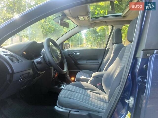 Синий Рено Меган, объемом двигателя 1.6 л и пробегом 212 тыс. км за 5550 $, фото 5 на Automoto.ua