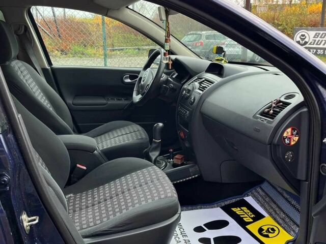 Синий Рено Меган, объемом двигателя 1.6 л и пробегом 227 тыс. км за 4800 $, фото 18 на Automoto.ua