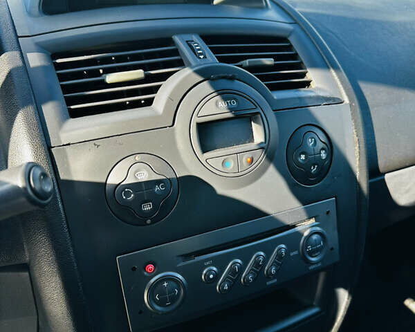 Рено Меган 2006 в Харькове на Automoto.ua Синий Рено Меган, объемом двигателя 1.6 л и пробегом 238 тыс. км за 4999 $, фото 9 на Automoto.ua
