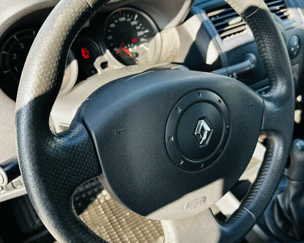 Рено Меган 2006 в Харькове на Automoto.ua Синий Рено Меган, объемом двигателя 1.6 л и пробегом 238 тыс. км за 4999 $, фото 8 на Automoto.ua