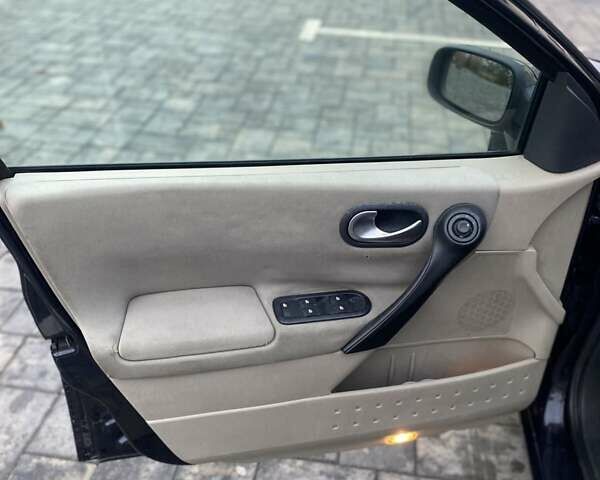 Синий Рено Меган, объемом двигателя 1.6 л и пробегом 229 тыс. км за 4850 $, фото 10 на Automoto.ua