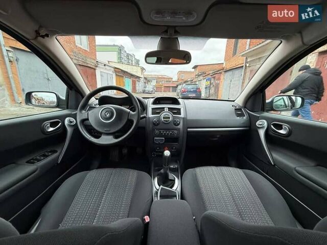 Синий Рено Меган, объемом двигателя 1.6 л и пробегом 151 тыс. км за 5900 $, фото 106 на Automoto.ua