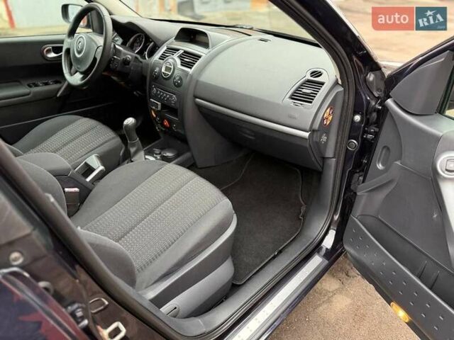 Синий Рено Меган, объемом двигателя 1.6 л и пробегом 151 тыс. км за 5900 $, фото 114 на Automoto.ua