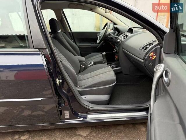 Синий Рено Меган, объемом двигателя 1.6 л и пробегом 151 тыс. км за 5900 $, фото 115 на Automoto.ua