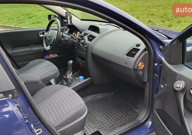 Синій Рено Меган, об'ємом двигуна 1.6 л та пробігом 249 тис. км за 5550 $, фото 13 на Automoto.ua