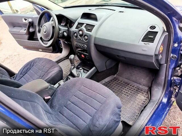 Синий Рено Меган, объемом двигателя 1.6 л и пробегом 250 тыс. км за 5000 $, фото 4 на Automoto.ua