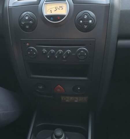 Синій Рено Меган, об'ємом двигуна 1.6 л та пробігом 248 тис. км за 5300 $, фото 18 на Automoto.ua