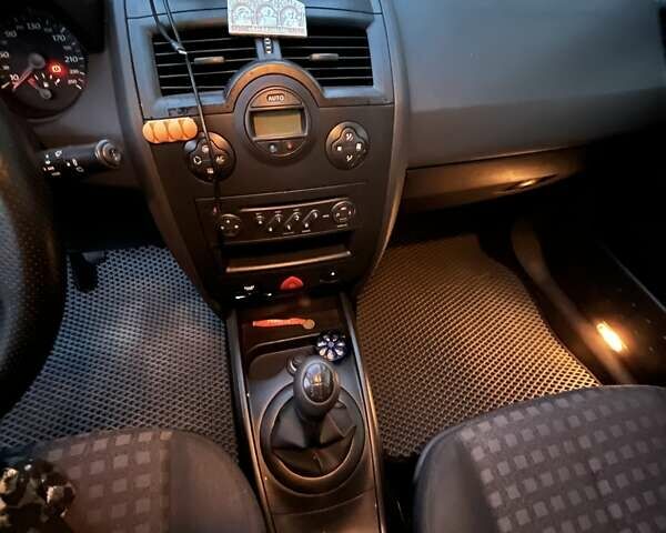 Синий Рено Меган, объемом двигателя 1.6 л и пробегом 206 тыс. км за 5200 $, фото 12 на Automoto.ua