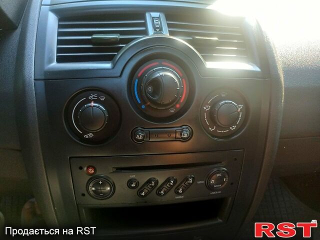 Синий Рено Меган, объемом двигателя 1.6 л и пробегом 212 тыс. км за 5600 $, фото 3 на Automoto.ua