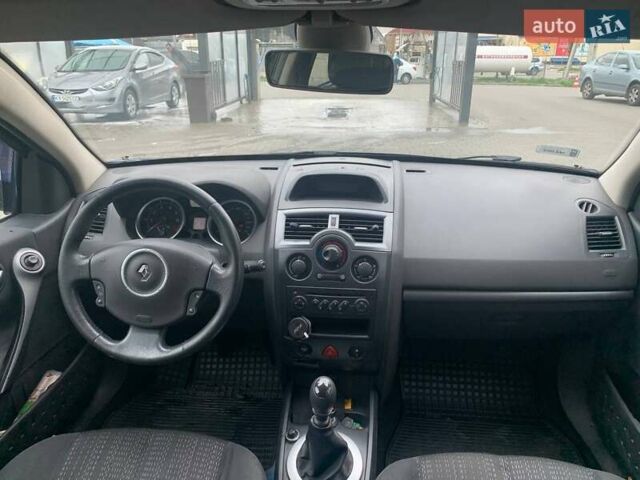 Синій Рено Меган, об'ємом двигуна 2 л та пробігом 329 тис. км за 4200 $, фото 9 на Automoto.ua