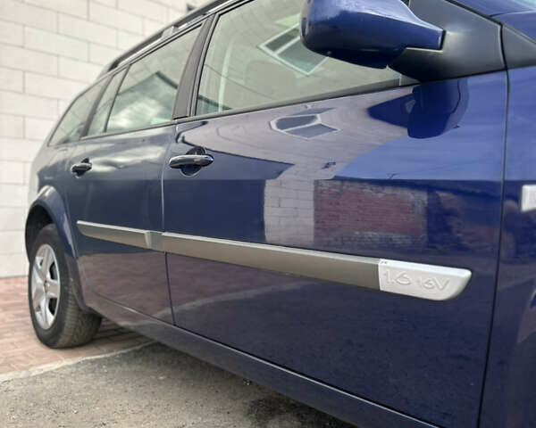 Синий Рено Меган, объемом двигателя 1.6 л и пробегом 213 тыс. км за 5350 $, фото 2 на Automoto.ua