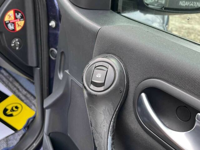 Синий Рено Меган, объемом двигателя 1.6 л и пробегом 227 тыс. км за 4800 $, фото 19 на Automoto.ua