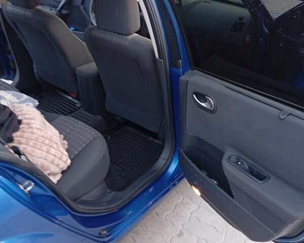 Синий Рено Меган, объемом двигателя 1.9 л и пробегом 357 тыс. км за 4000 $, фото 5 на Automoto.ua