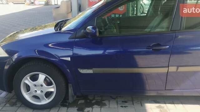 Синий Рено Меган, объемом двигателя 1.6 л и пробегом 245 тыс. км за 4500 $, фото 2 на Automoto.ua
