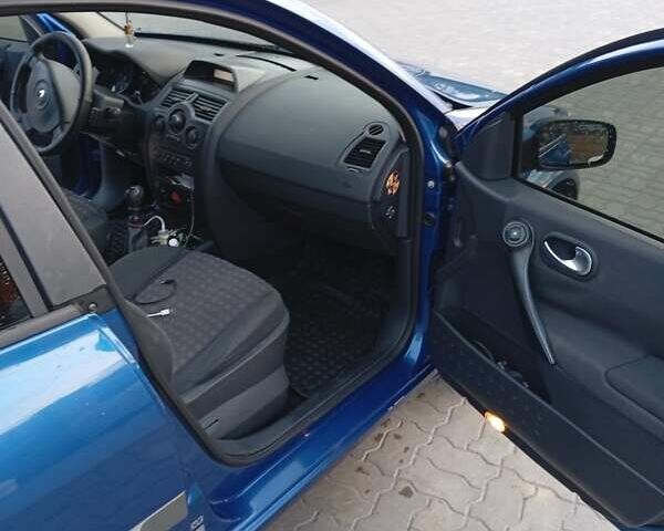 Синий Рено Меган, объемом двигателя 1.9 л и пробегом 357 тыс. км за 4000 $, фото 4 на Automoto.ua