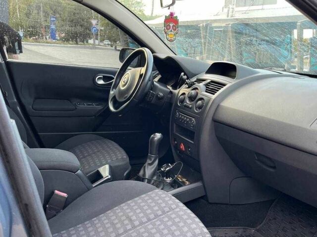 Синий Рено Меган, объемом двигателя 1.6 л и пробегом 210 тыс. км за 5200 $, фото 5 на Automoto.ua