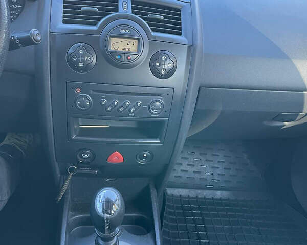 Рено Меган 2006 в Киеве на Automoto.ua Синий Рено Меган, объемом двигателя 1.46 л и пробегом 380 тыс. км за 5400 $, фото 7 на Automoto.ua