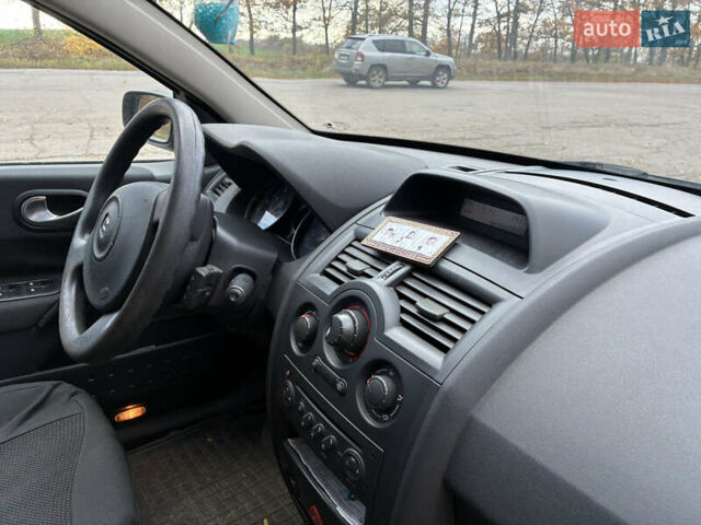 Синій Рено Меган, об'ємом двигуна 1.9 л та пробігом 201 тис. км за 4560 $, фото 7 на Automoto.ua