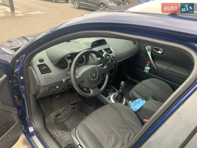 Синій Рено Меган, об'ємом двигуна 2 л та пробігом 329 тис. км за 4200 $, фото 5 на Automoto.ua