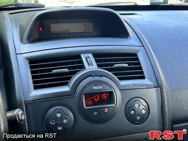 Синий Рено Меган, объемом двигателя 1.6 л и пробегом 238 тыс. км за 5100 $, фото 7 на Automoto.ua