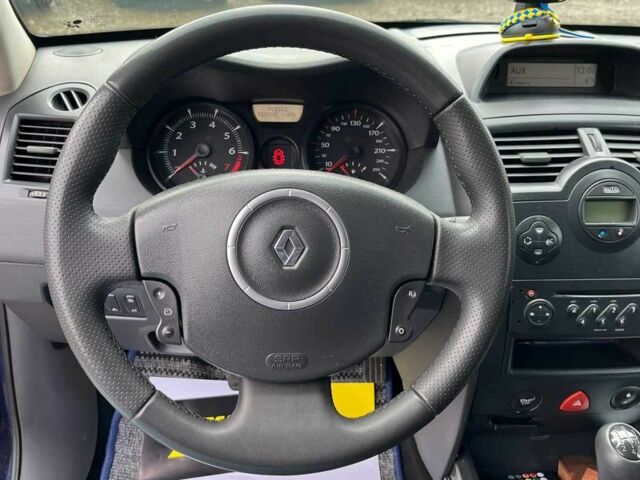 Синий Рено Меган, объемом двигателя 1.6 л и пробегом 227 тыс. км за 4800 $, фото 10 на Automoto.ua