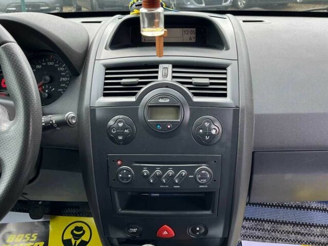 Синий Рено Меган, объемом двигателя 1.6 л и пробегом 227 тыс. км за 4800 $, фото 12 на Automoto.ua