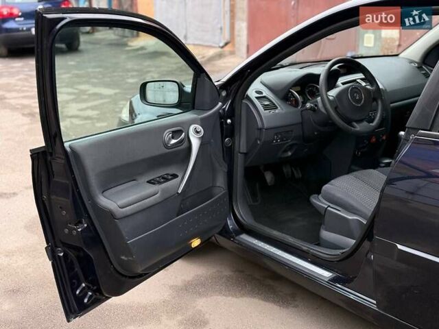 Синий Рено Меган, объемом двигателя 1.6 л и пробегом 151 тыс. км за 5900 $, фото 83 на Automoto.ua