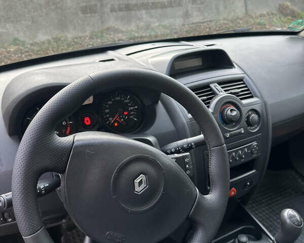 Синий Рено Меган, объемом двигателя 1.6 л и пробегом 213 тыс. км за 5350 $, фото 24 на Automoto.ua