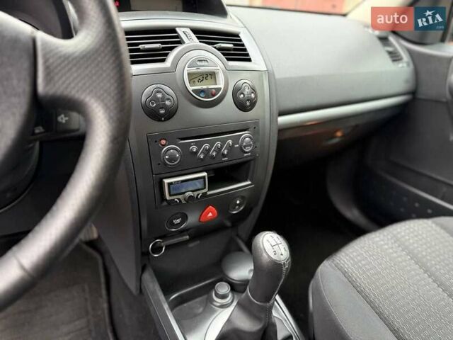 Синий Рено Меган, объемом двигателя 1.6 л и пробегом 151 тыс. км за 5900 $, фото 67 на Automoto.ua