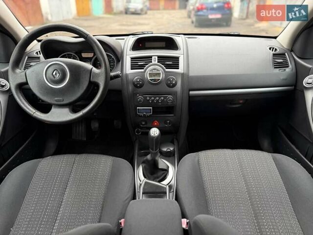 Синий Рено Меган, объемом двигателя 1.6 л и пробегом 151 тыс. км за 5900 $, фото 110 на Automoto.ua