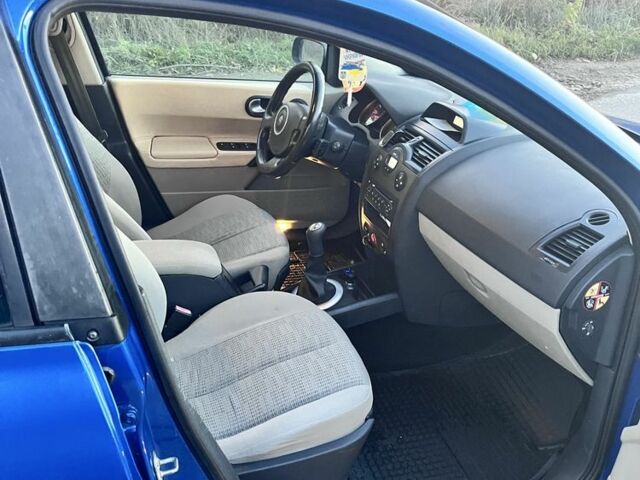 Синий Рено Меган, объемом двигателя 1.6 л и пробегом 236 тыс. км за 5200 $, фото 2 на Automoto.ua