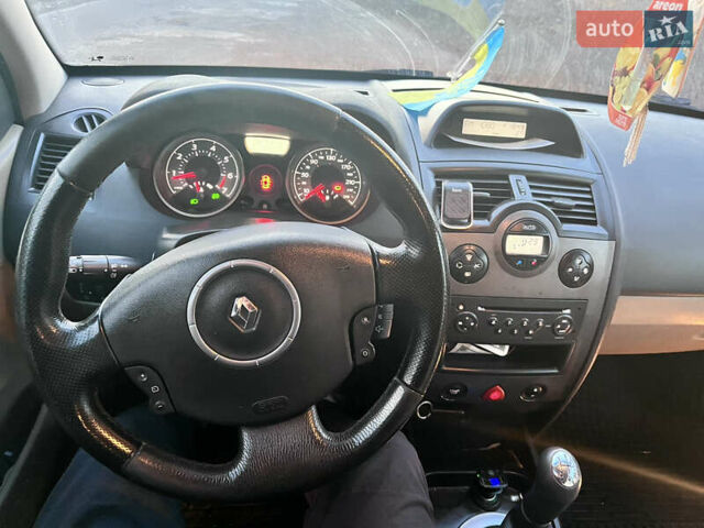 Синий Рено Меган, объемом двигателя 1.6 л и пробегом 230 тыс. км за 5200 $, фото 6 на Automoto.ua