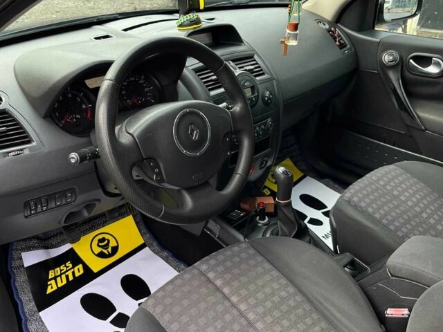 Синий Рено Меган, объемом двигателя 1.6 л и пробегом 227 тыс. км за 4800 $, фото 15 на Automoto.ua