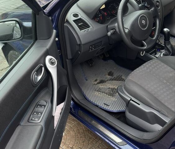 Синий Рено Меган, объемом двигателя 1.6 л и пробегом 223 тыс. км за 5500 $, фото 6 на Automoto.ua