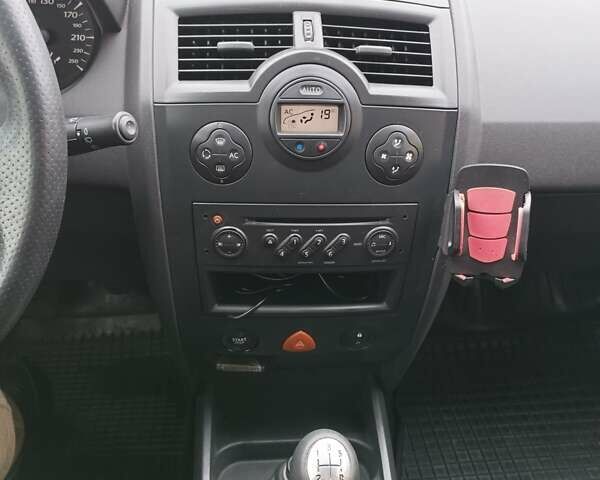 Синий Рено Меган, объемом двигателя 1.6 л и пробегом 199 тыс. км за 5200 $, фото 4 на Automoto.ua