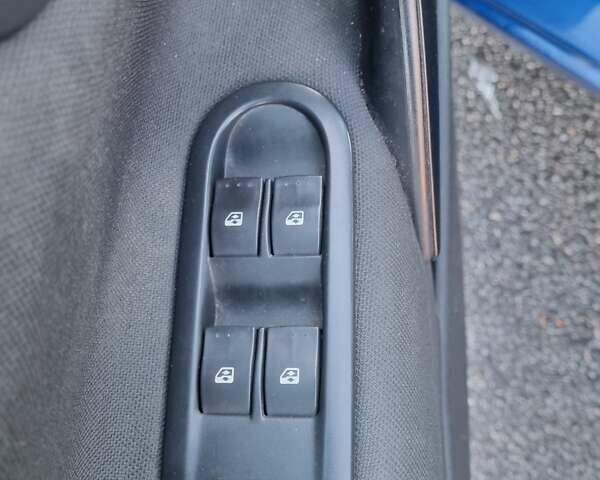 Синий Рено Меган, объемом двигателя 1.6 л и пробегом 300 тыс. км за 4200 $, фото 3 на Automoto.ua