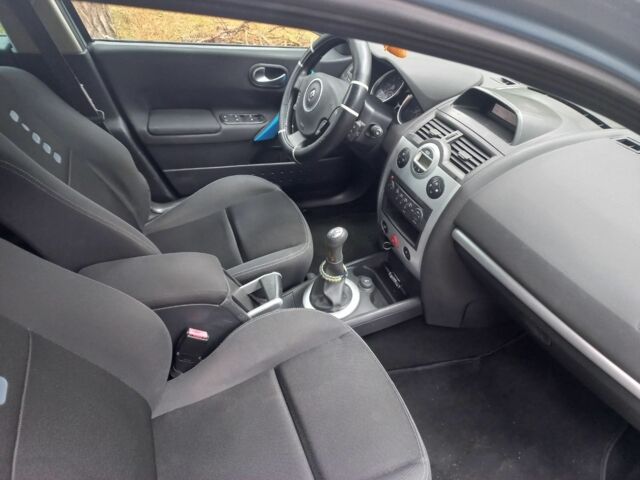 Синій Рено Меган, об'ємом двигуна 1.6 л та пробігом 270 тис. км за 4600 $, фото 3 на Automoto.ua