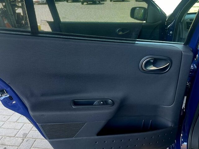 Синий Рено Меган, объемом двигателя 1.6 л и пробегом 260 тыс. км за 5500 $, фото 5 на Automoto.ua