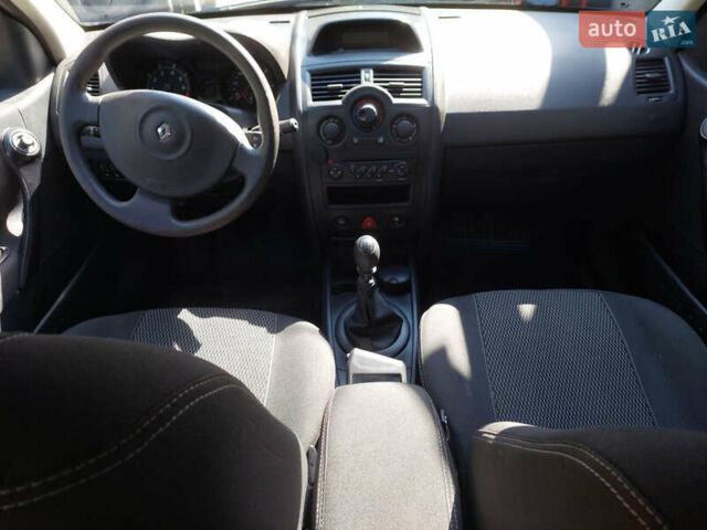 Синий Рено Меган, объемом двигателя 2 л и пробегом 182 тыс. км за 6000 $, фото 7 на Automoto.ua