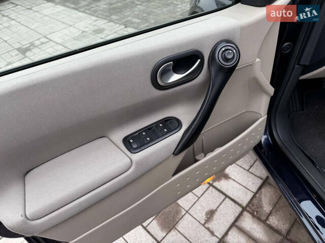 Синий Рено Меган, объемом двигателя 1.6 л и пробегом 184 тыс. км за 5500 $, фото 7 на Automoto.ua